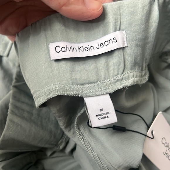Calvin Klein NWT Lightweight Silky Soft Jogger Pants Size Medium = - Picture 5 of 8